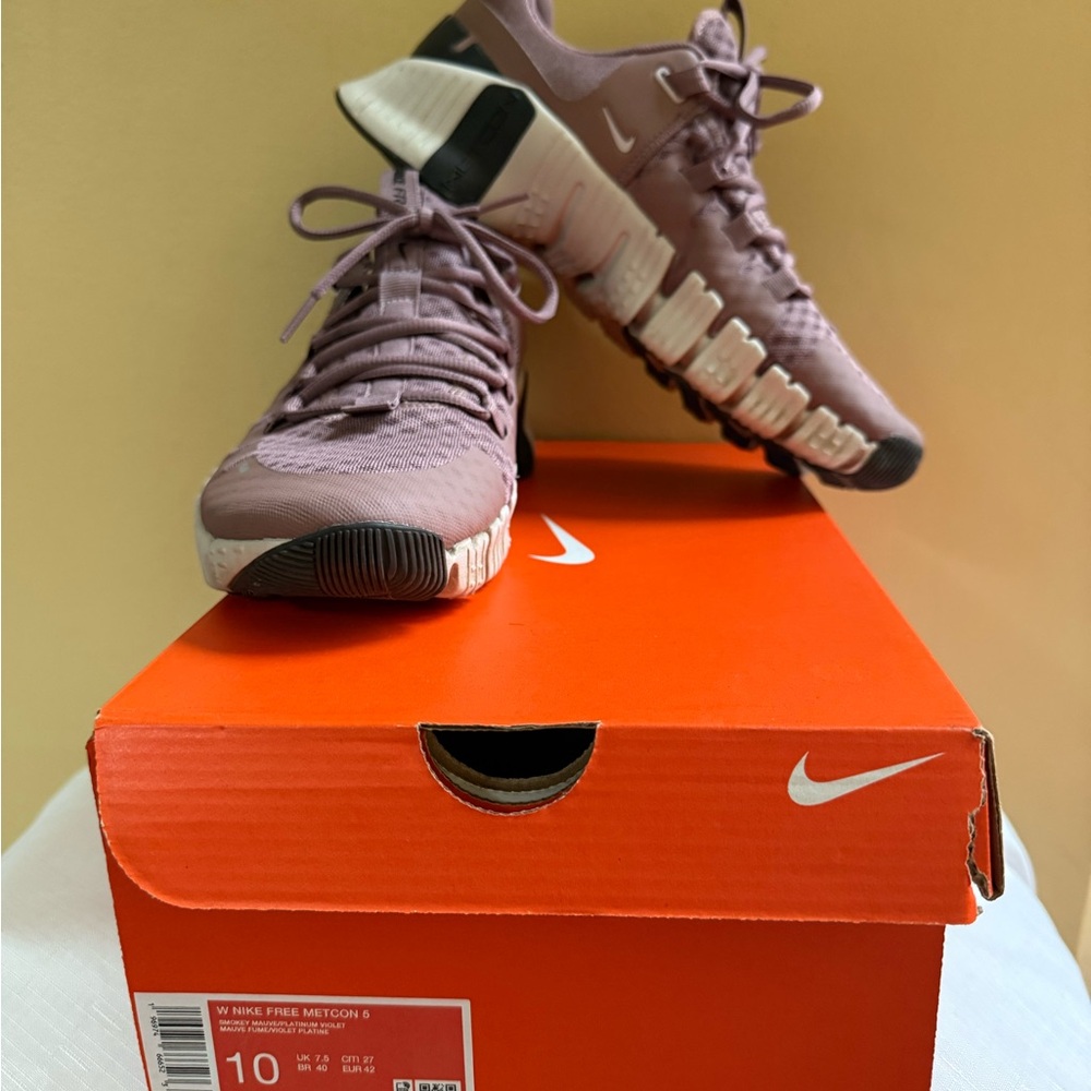 Nike Women's Athletic Shoes Mauve Pink and Cream - Picture 5 of 6